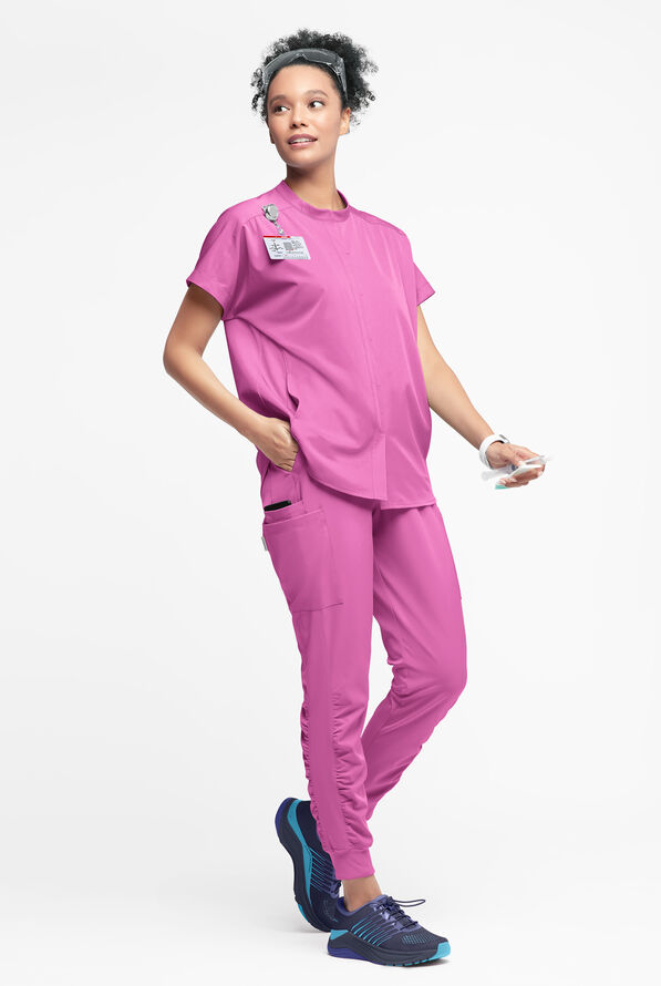 Blusa médica WhisperLite Aerin con mangas dolmán y 3 bolsillos para mujer - Magnesium Pink - 3