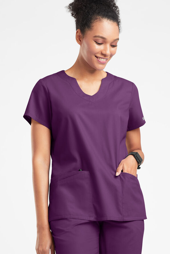 Blusa médica Butter-Soft Originals con cuello festoneado y 6 bolsillos para mujer - Eggplant - 2