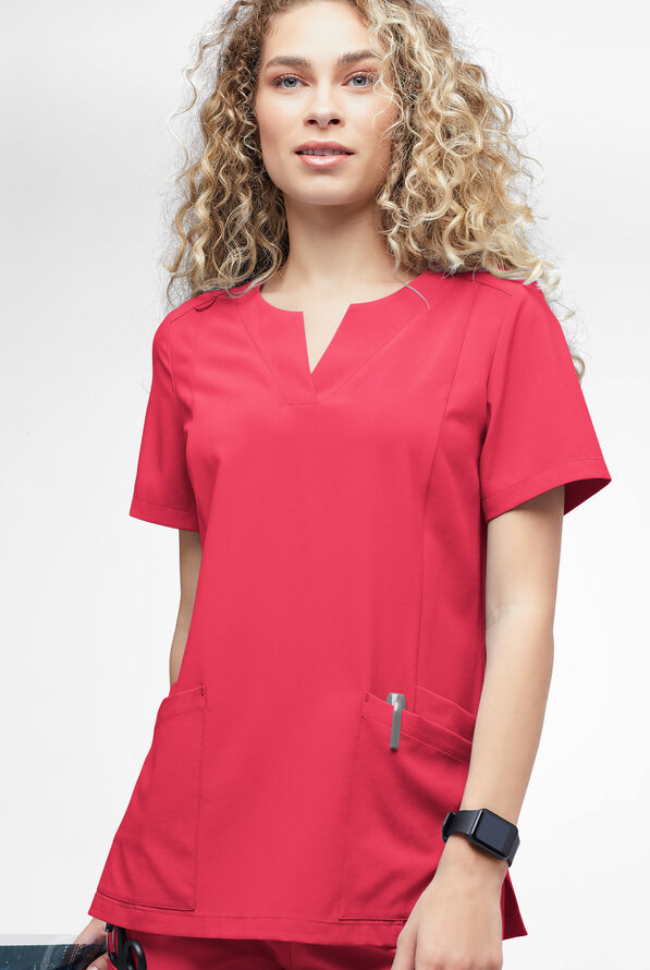 Blusa m&eacute;dica Easy STRETCH Chrisette de corte moderno con 4 bolsillos y escote femenino para mujer - Bright Watermelon - 2