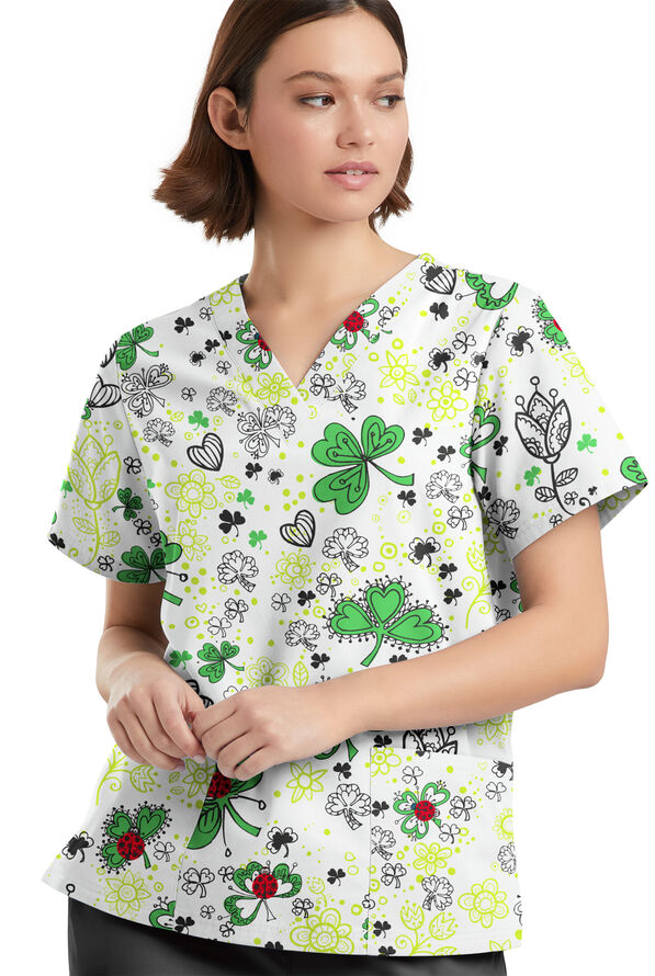 Blusa médica estampada Happy Scrubs Ladies & Clovers con cuello en V y 2 bolsillos para mujer - null - 2