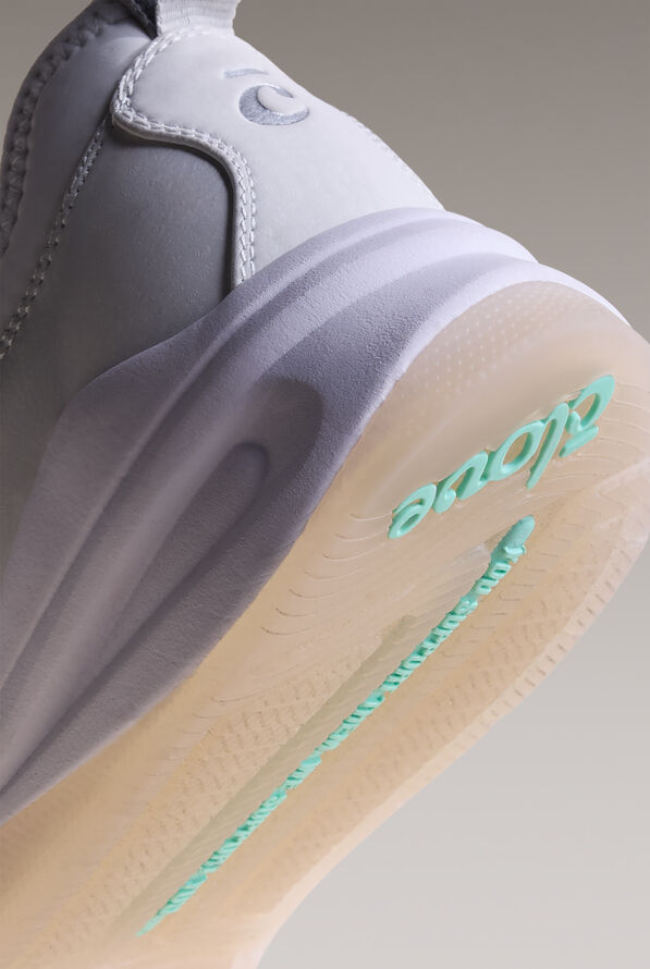 Clove Classic Brilliant White Women's Bungee Athletic Shoe - White - 7