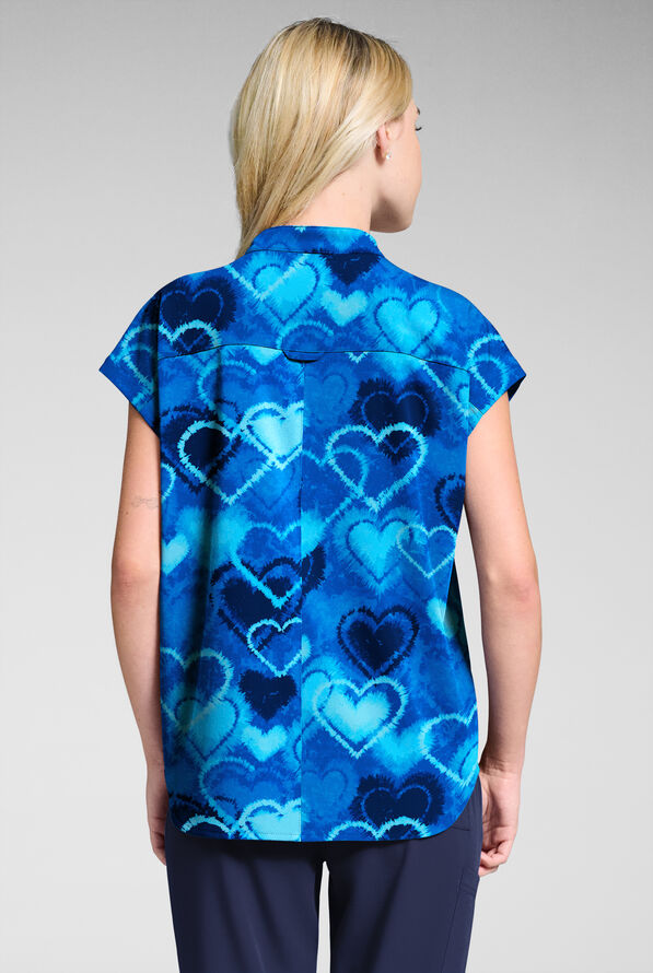 Blusa médica estampada Butter-Soft STRETCH Heart Melody Navy estilo holgado (oversize) con mangas dolmán y 2 bolsillos para mujer - null - 2