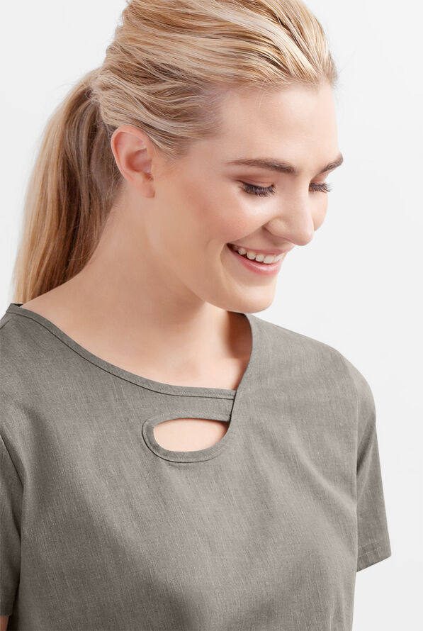 Blusa m&eacute;dica Butter-Soft STRETCH con cuello asim&eacute;trico tipo ojo de cerradura y 2 bolsillos para mujer - Heather Grey - 3
