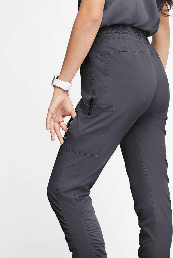 Pantalón médico WhisperLite Calla Petite estilo cargo con pierna fruncida y 6 bolsillos para mujer - Pewter - 3