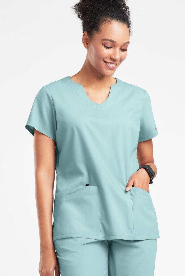 Blusa médica Butter-Soft Originals con cuello festoneado y 6 bolsillos para mujer - Salt Blue - 2