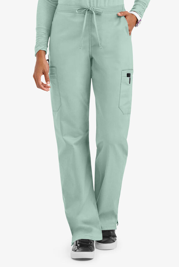 Pantal&oacute;n m&eacute;dico UA Butter-Soft STRETCH petite con cord&oacute;n ajustable y 9 bolsillos para mujer - Eucalyptus Leaf - 1