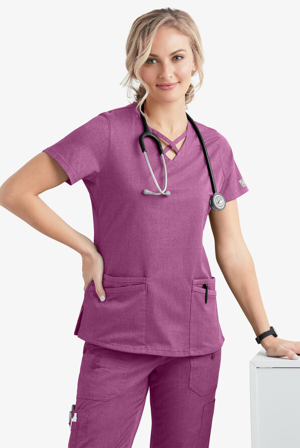 Blusa m&eacute;dica UA Butter-Soft STRETCH con lazos entrecruzados y 4 bolsillos para mujer - Berry Wine Heather - 2