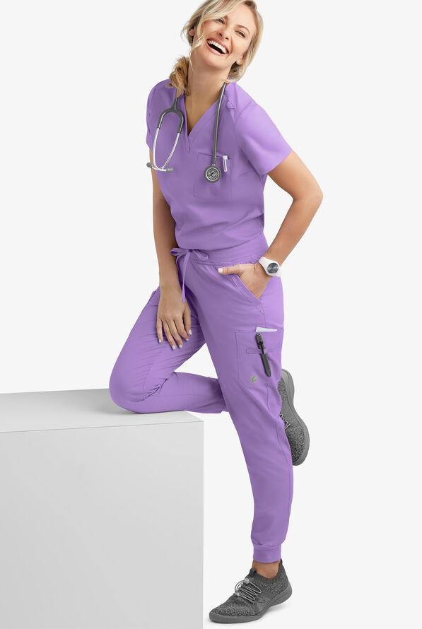 Blusa médica UA Butter-Soft STRETCH con cuello en V y 1 bolsillo para mujer - Ultraviolet Light - 2