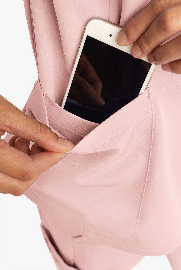 Blusa m&eacute;dica ReSurge by Butter-Soft con cuello en V y 6 bolsillos para mujer **Ligeramente IRREGULAR** - Sweet Pink - 6