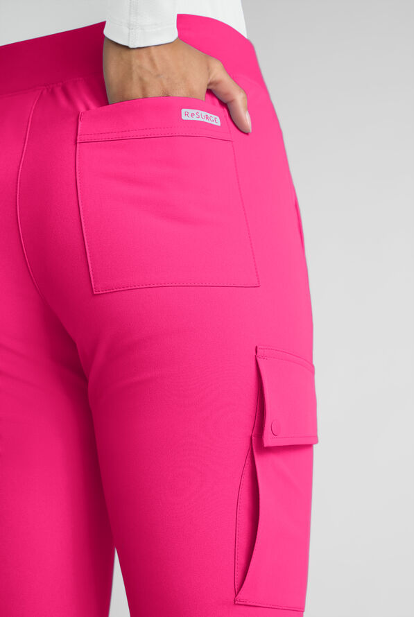 Pantalón médico ReSurge Avon estilo cargo con piernas acampanadas y 7 bolsillos para mujer - Reactive Pink - 3