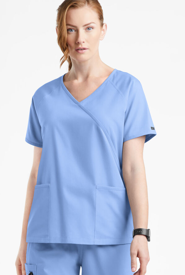Blusa médica Butter-Soft Originals estilo cruzado con 3 bolsillos para mujer - Ceil Blue - 2