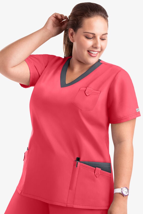 Blusa m&eacute;dica Butter-Soft Core by UA&trade; con cuello en V redondeado y 5 bolsillos para mujer - Rose Dusk/Pewter - 4