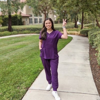Should scrubs be tight or loose