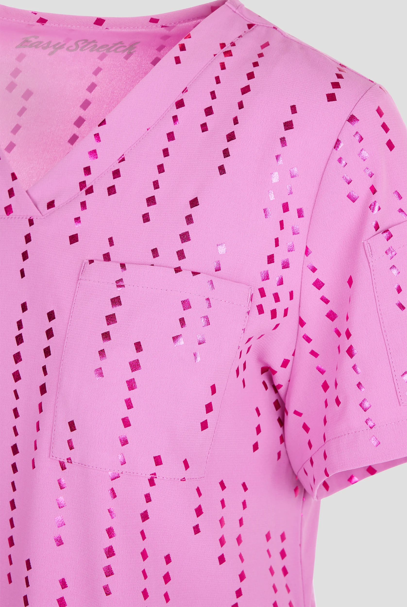 Blusa médica estampada Easy STRETCH Matrix Pixels Magnesium Pink Chloe con cuello en V para mujer