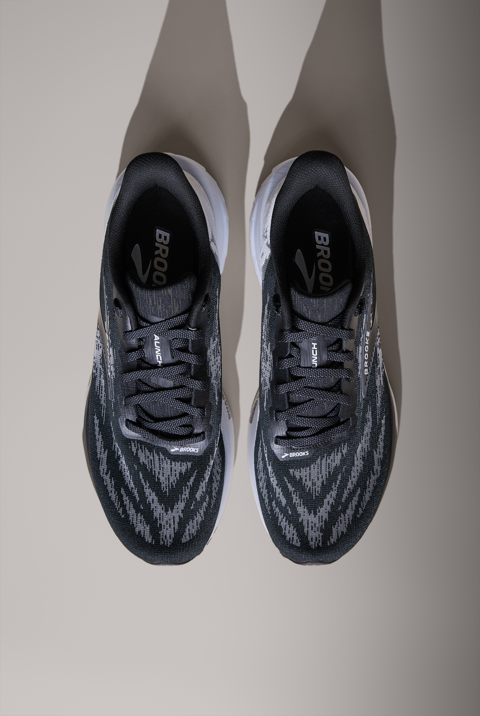 Brooks Men's Launch 11 Black/White Athletic Lace Up Shoes