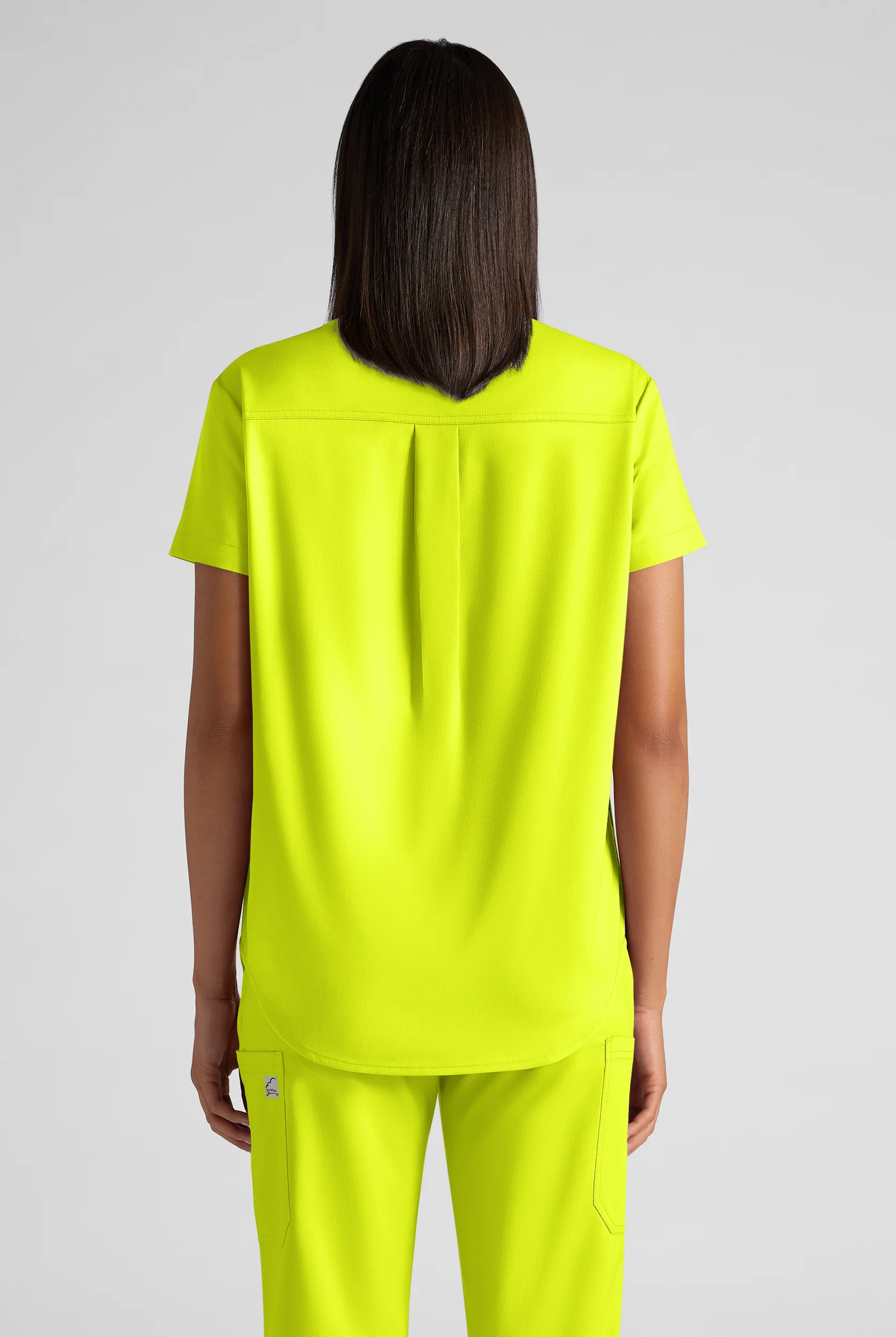 Blusa m&eacute;dica holgada Butter-Soft STRETCH FLXTEK estilo Henley con 2 bolsillos para mujer