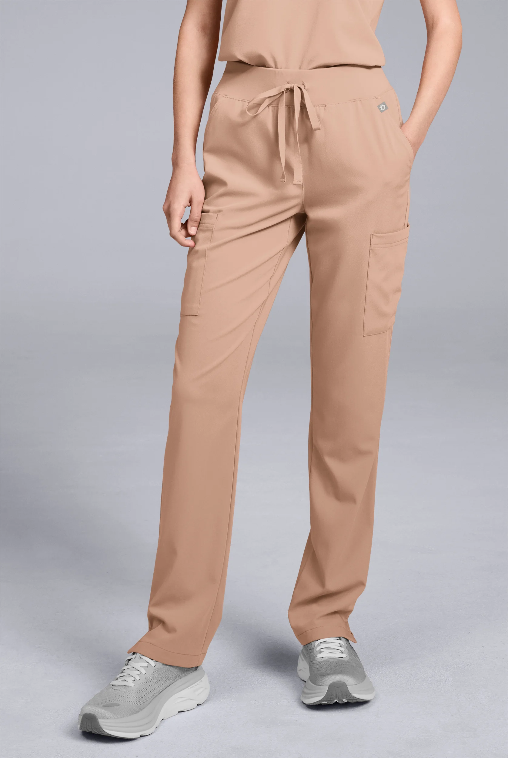 Pantal&oacute;n m&eacute;dico Hypothesis Base estilo cargo con piernas rectas y 7 bolsillos para mujer