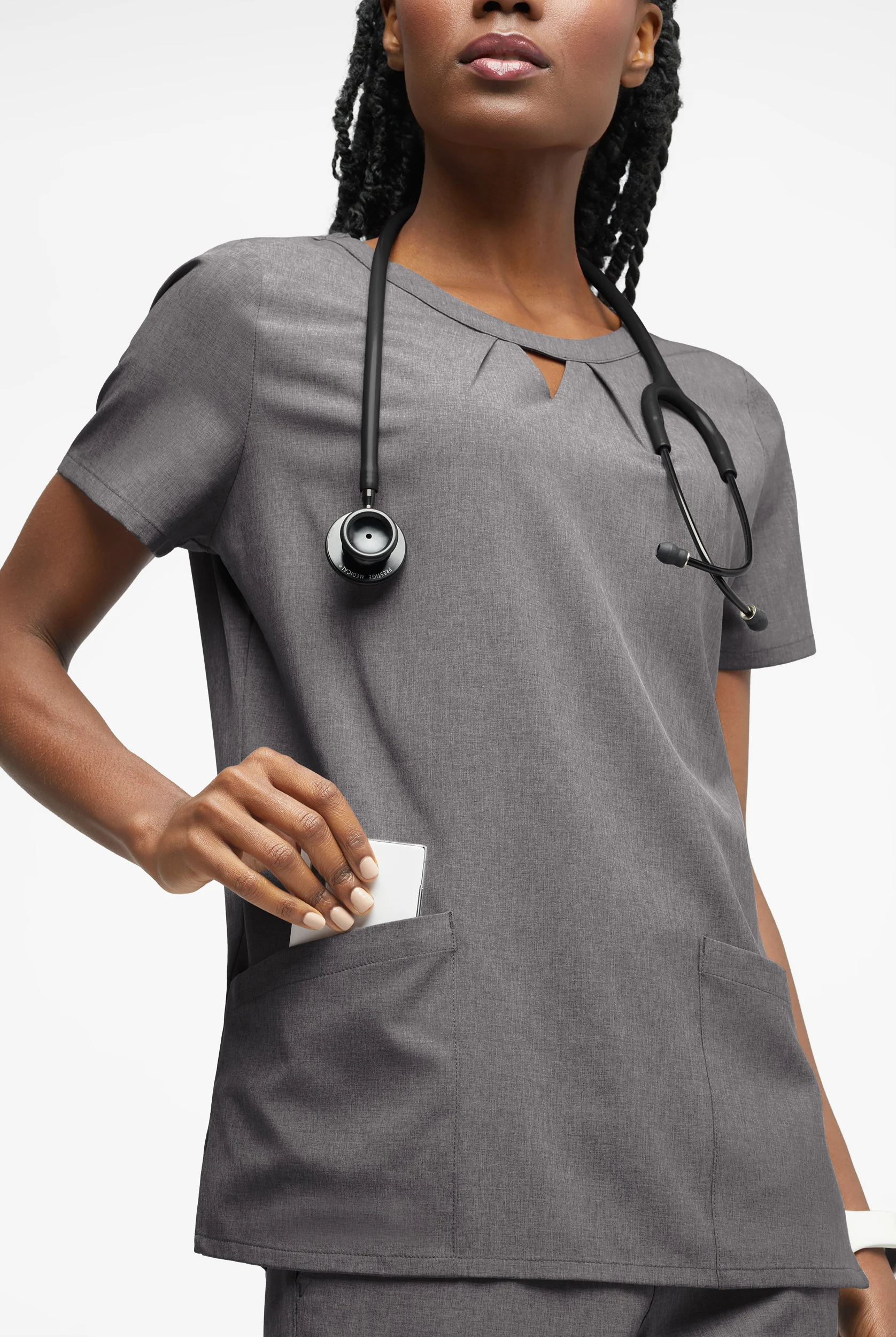 Blusa m&eacute;dica Easy STRETCH Salma con cuello ojo de cerradura y 3 bolsillos para mujer