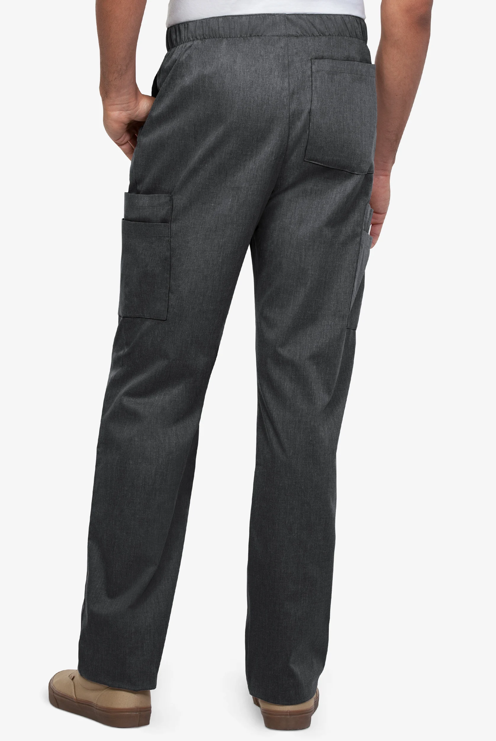 Pantal&oacute;n m&eacute;dico UA Butter-Soft STRETCH Tall estilo cargo con cintura el&aacute;stica y 7 bolsillos para hombre