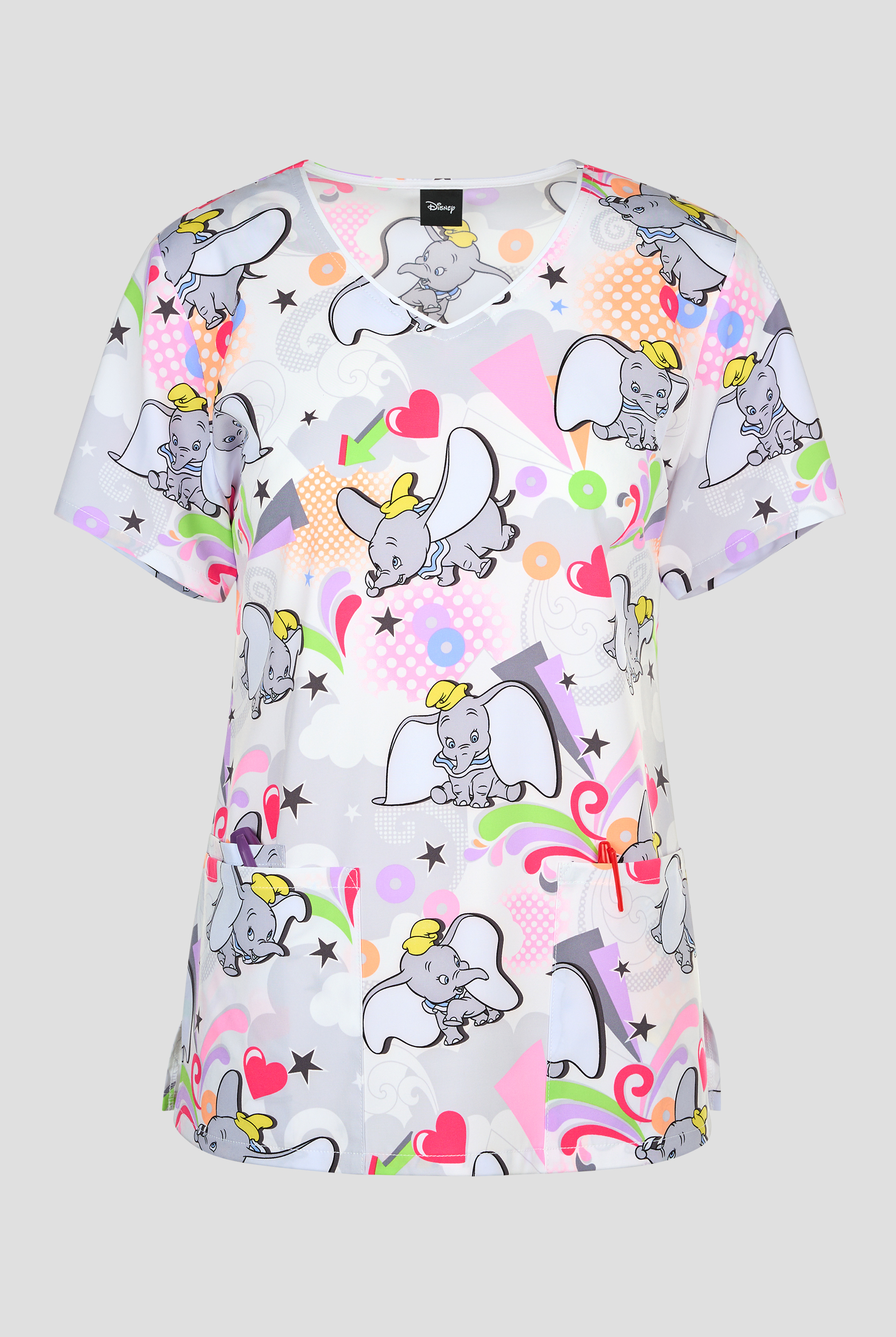Blusa médica estampada Tooniforms Disney's Dumbo Sky Circus STRETCH con cuello en V y 2 bolsillos para mujer