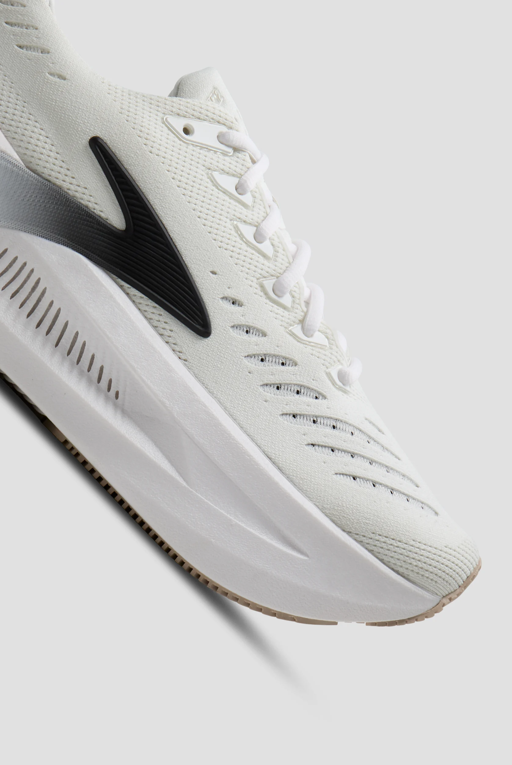 Brooks Women's Glycerin Max 2 White/Black/Chateau Gray Athletic Lace Up Shoes