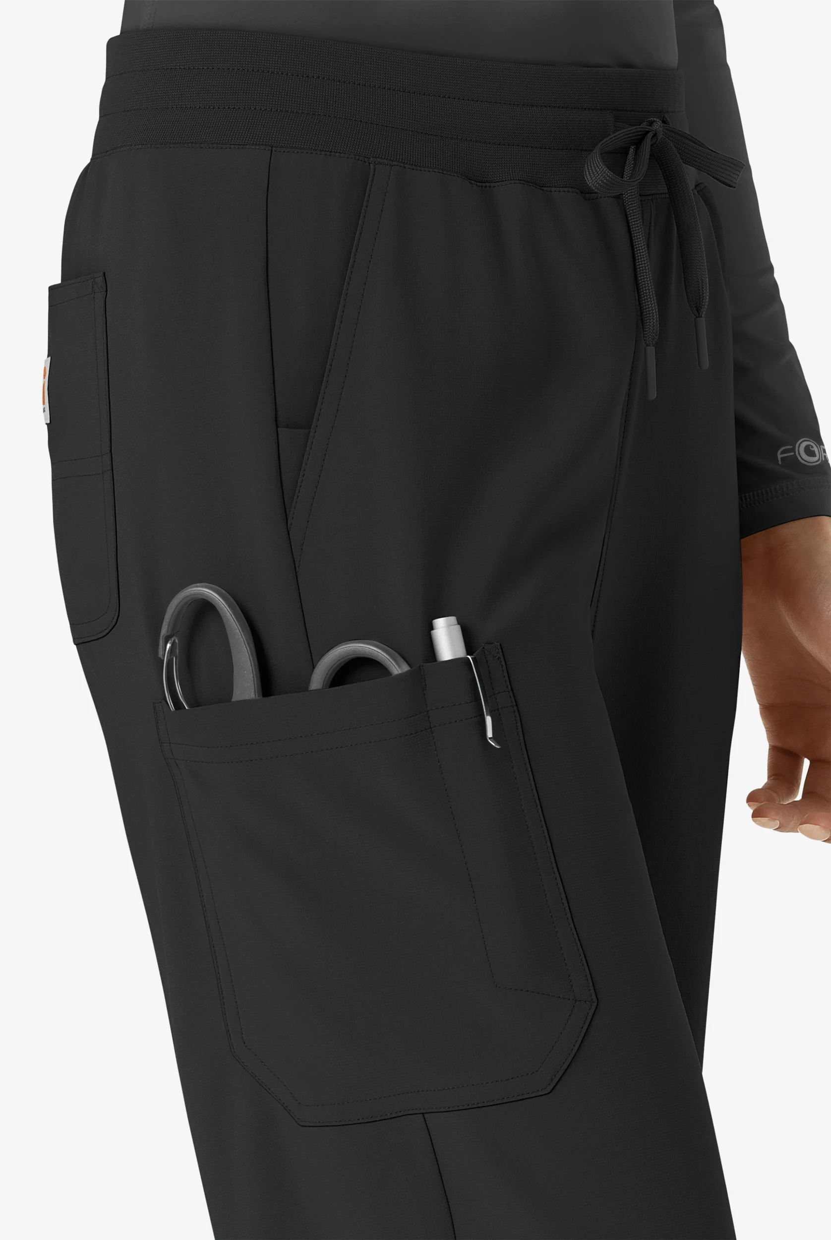 Pantal&oacute;n m&eacute;dico Carhartt Cross-Flex Force STRETCH Petite estilo cargo de corte acampanado con cord&oacute;n convertible y 6 bolsillos para mujer