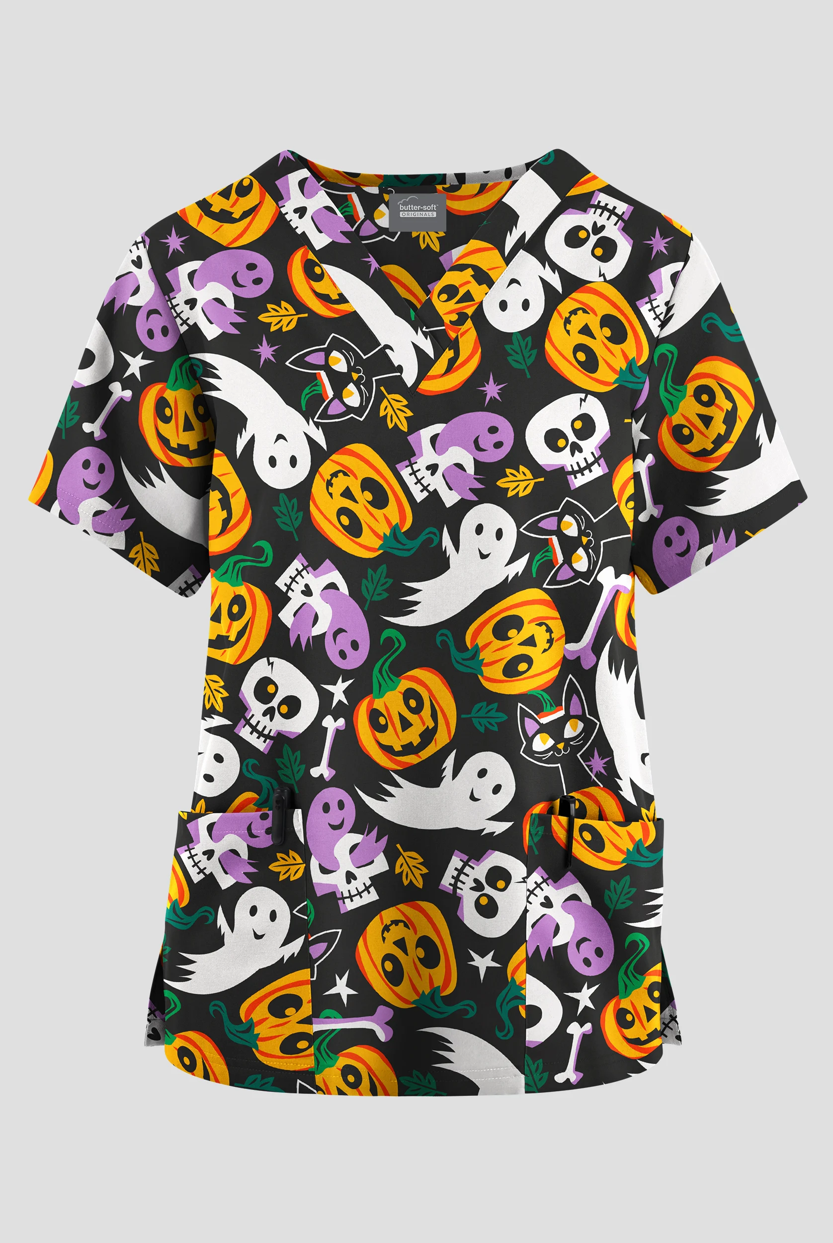 Blusa médica estampada Butter-soft Originals Boo Hoo con cuello en V y 2 bolsillos para mujer