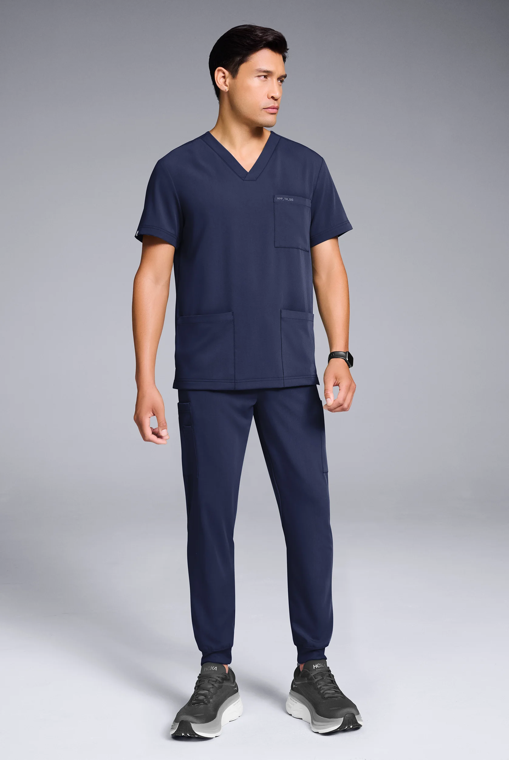 Conjunto de uniforme m&eacute;dico Hypothesis S-R Shift Ready estilo jogger con cuello en V para hombre