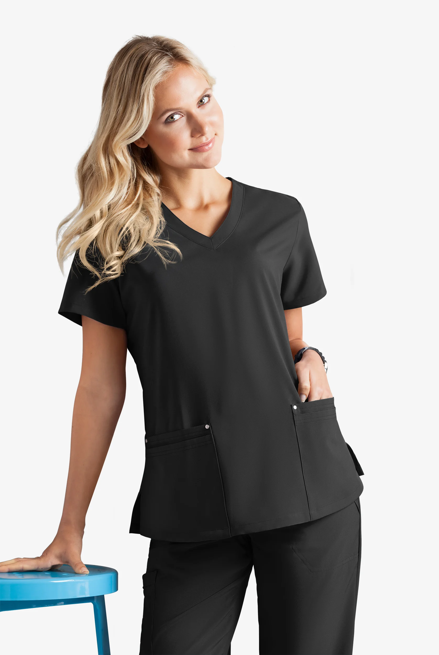 Blusa médica Strictly Scrubs Lina con cuello en V ingleteado y 4 bolsillos para mujer