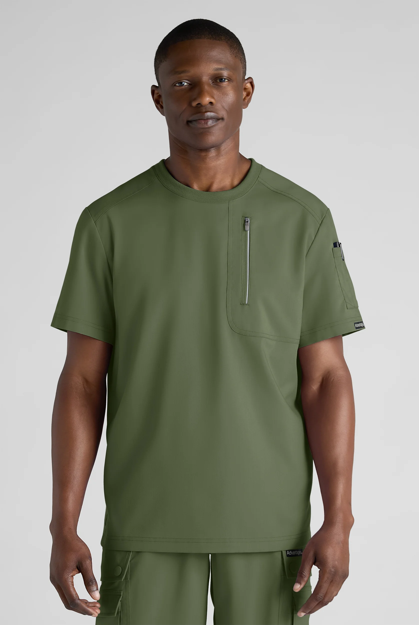 Camisa m&eacute;dica UA Advantage STRETCH con cuello redondo y 1 bolsillo para hombre