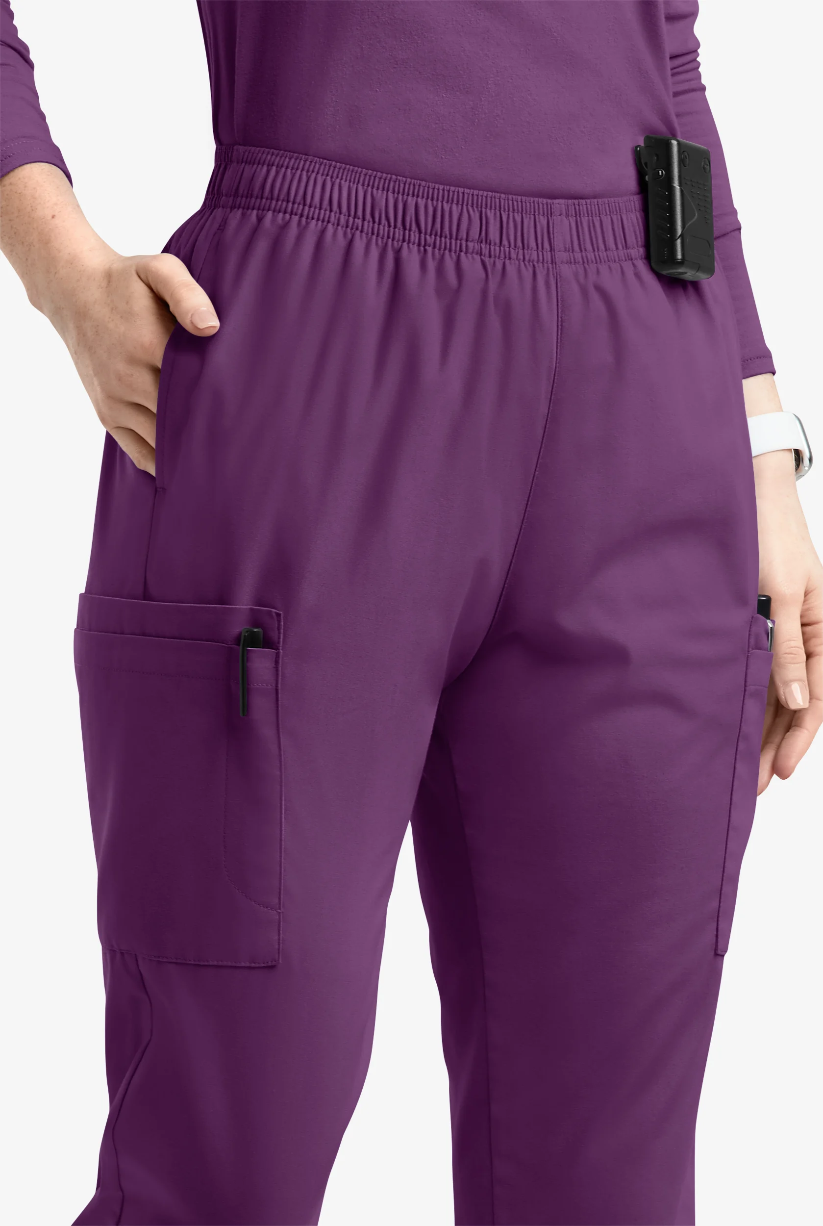 Pantalón médico Strictly Scrubs estilo jogger cargo con piernas pitillo y 7 bolsillos para mujer