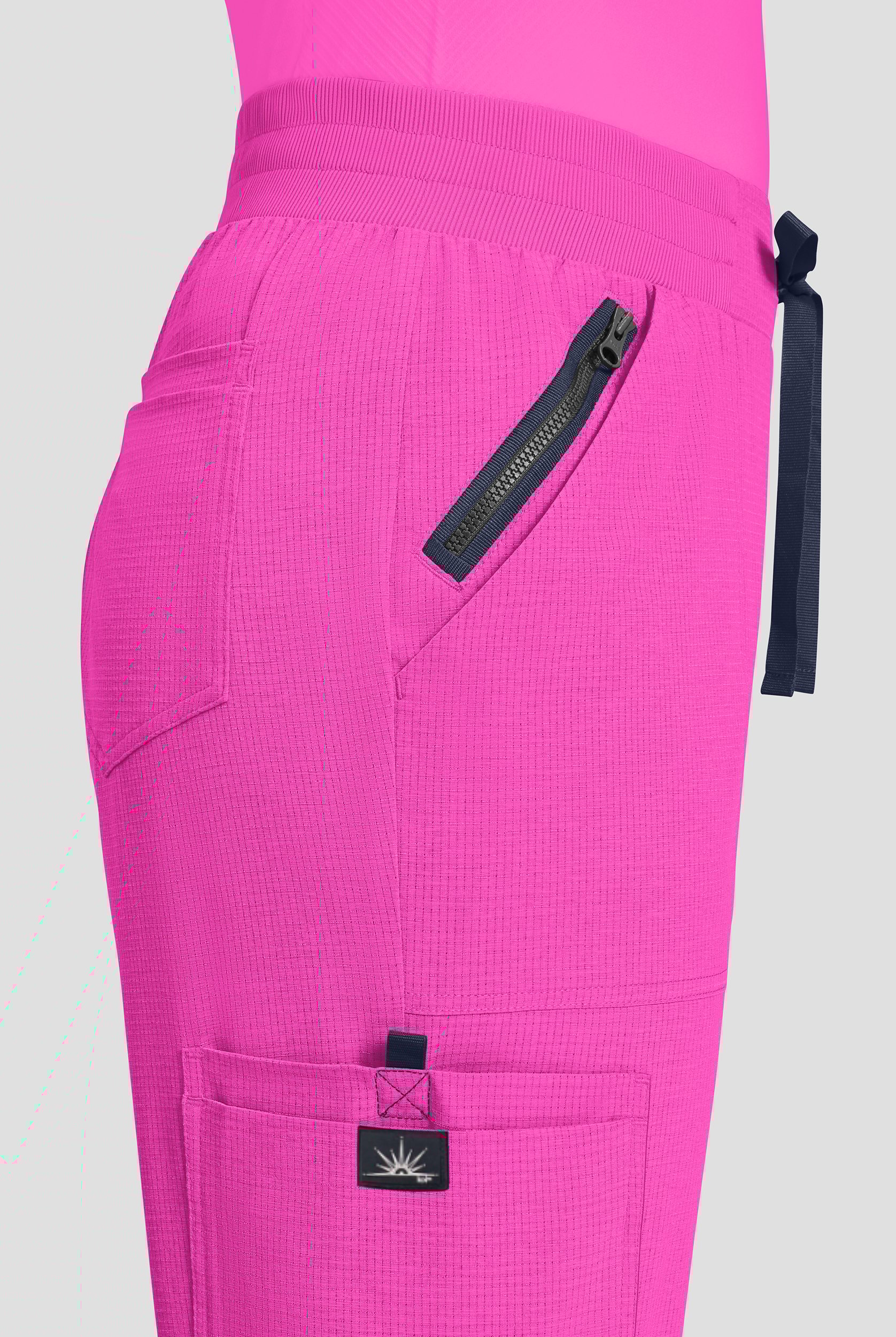 Pantal&oacute;n m&eacute;dico koi Solis Hettie STRETCH Petite estilo cargo jogger con piernas pitillo y 7 bolsillos para mujer