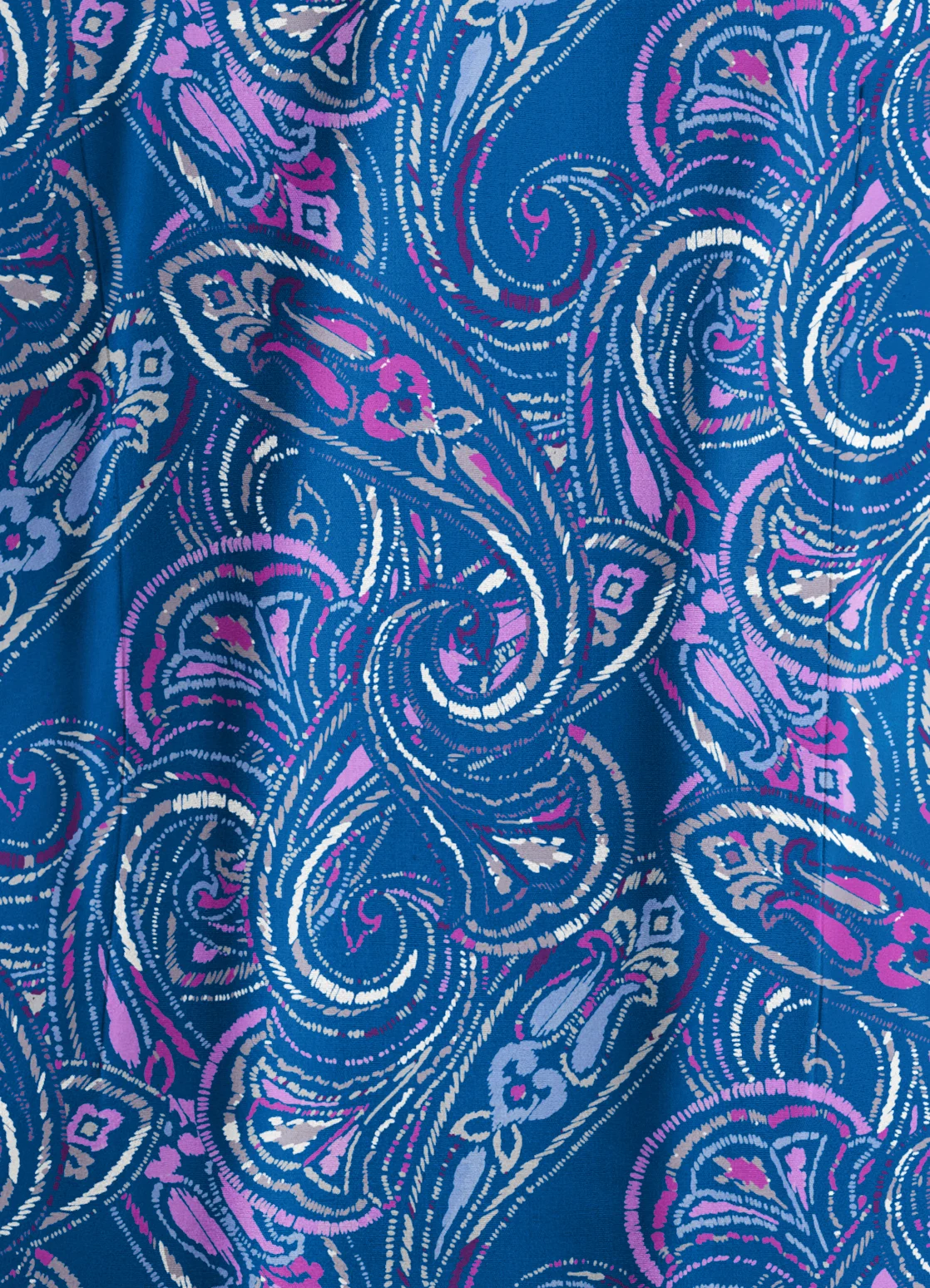 Butter-Soft Elegant Paisley Royal Women&rsquo;s 4-Pocket V Notch-Neck Print Scrub Top