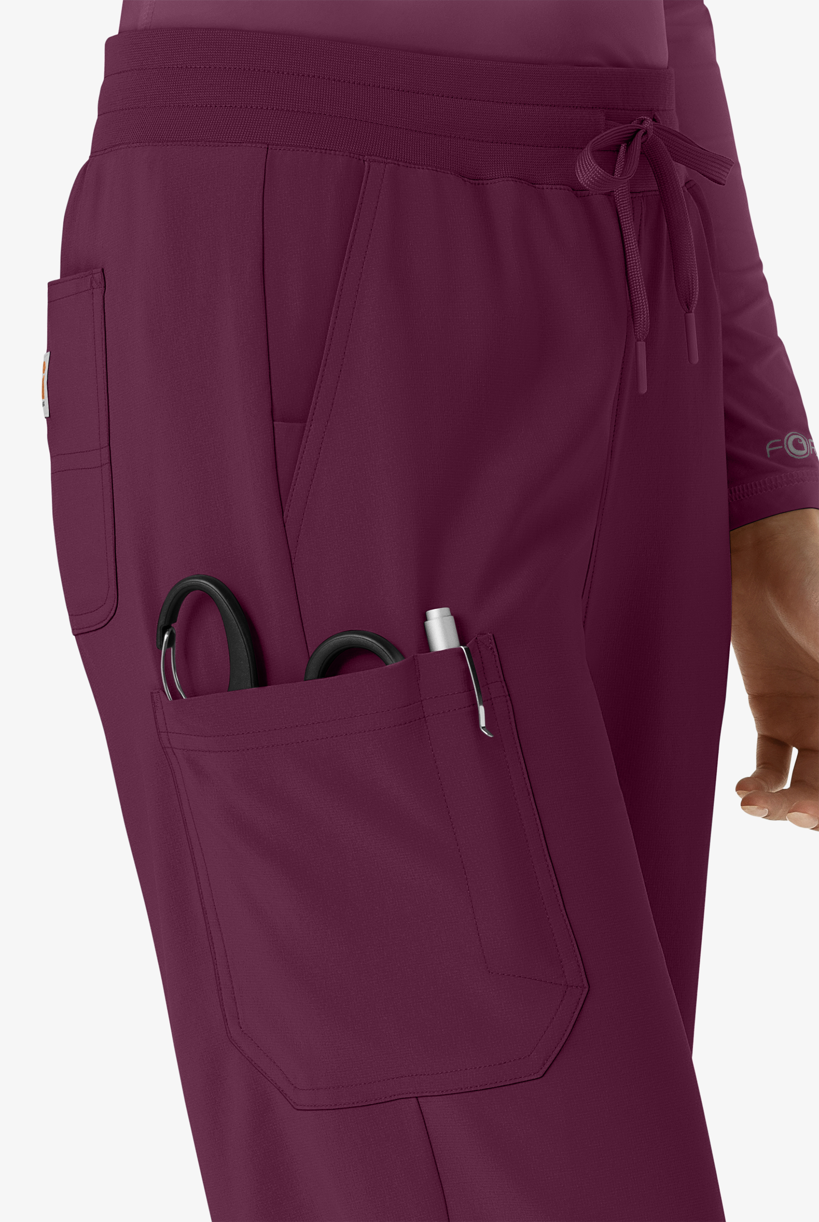 Pantalón médico Carhartt Cross-Flex Force STRETCH de corte acampanado estilo cargo con cordón convertible y 6 bolsillos para mujer