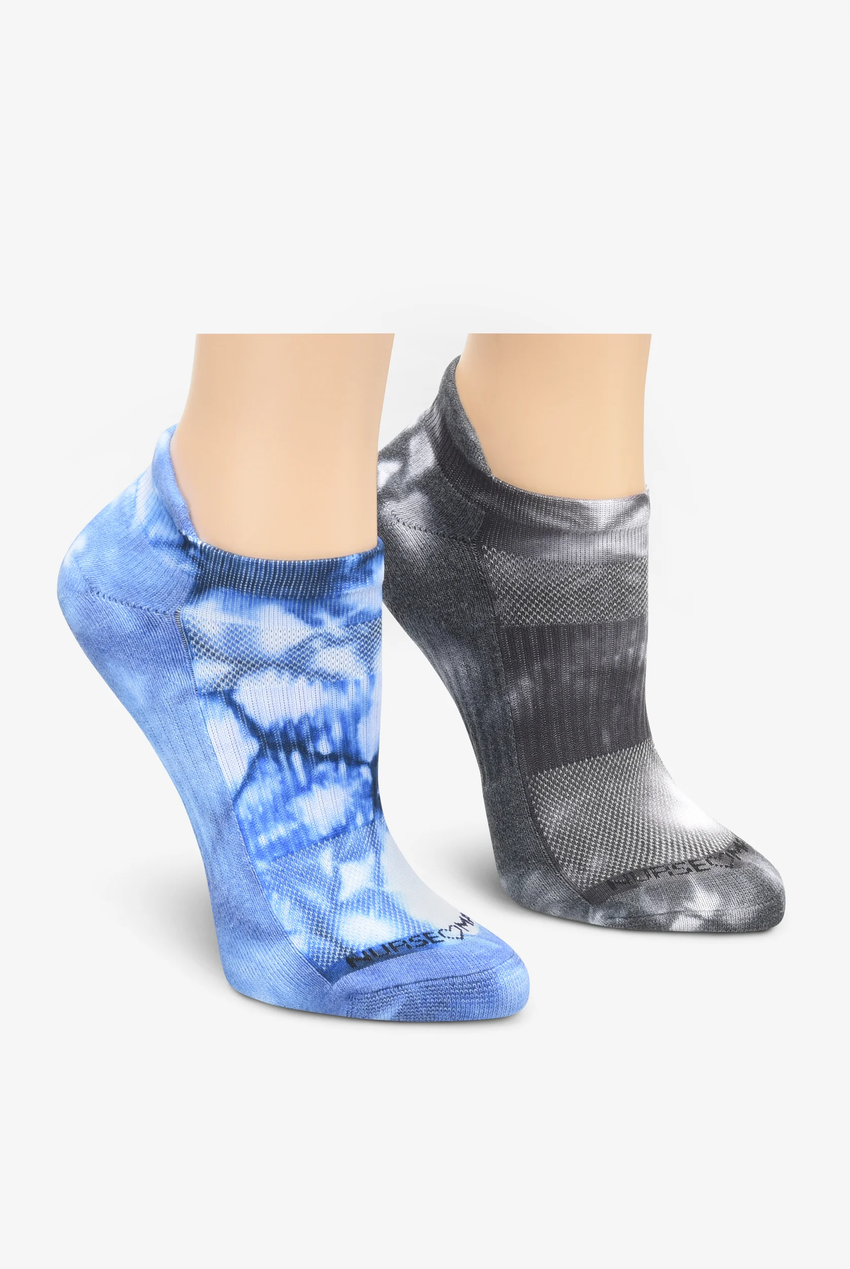 Paquete con 2 pares de calcetines tobilleros Nurse Mates Black/Royal Tie Dyes para mujer