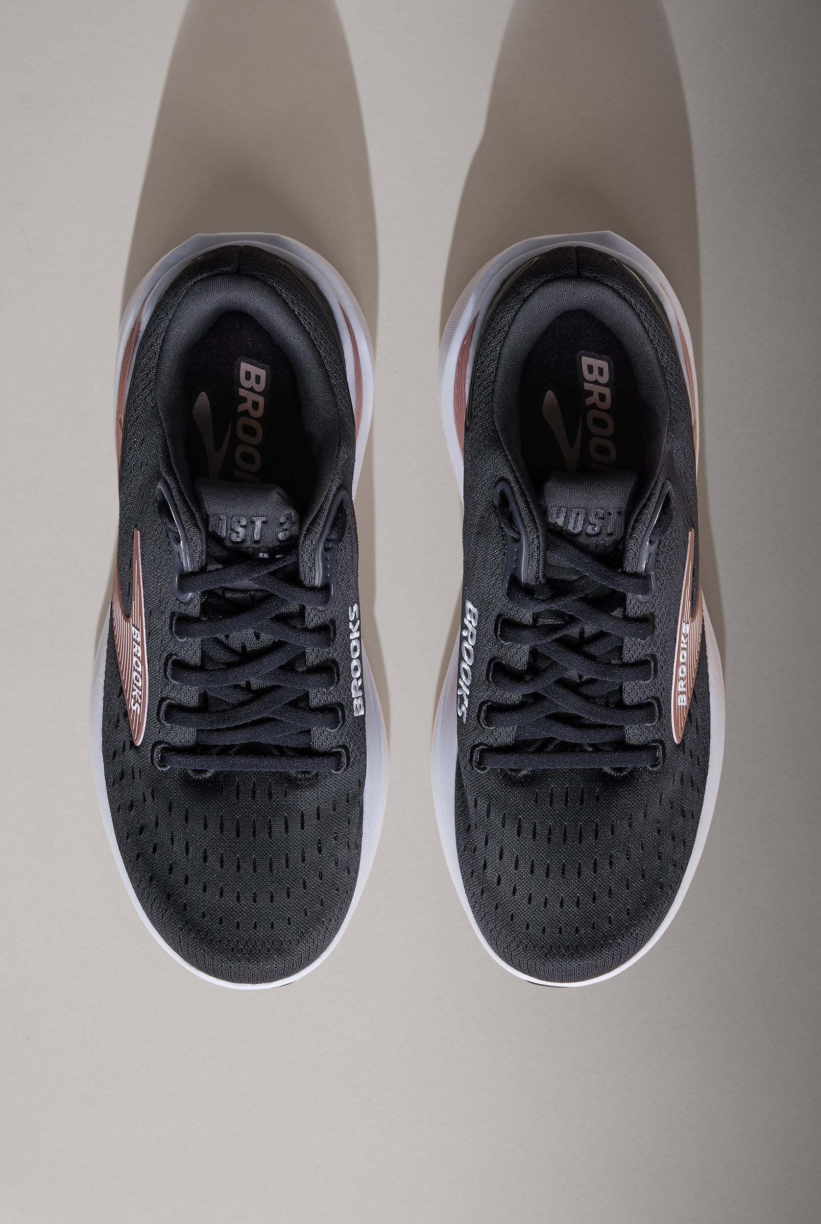 Zapatillas deportivas Brooks Ghost Max 3 Black/Black/Rose Gold con cordones para mujer