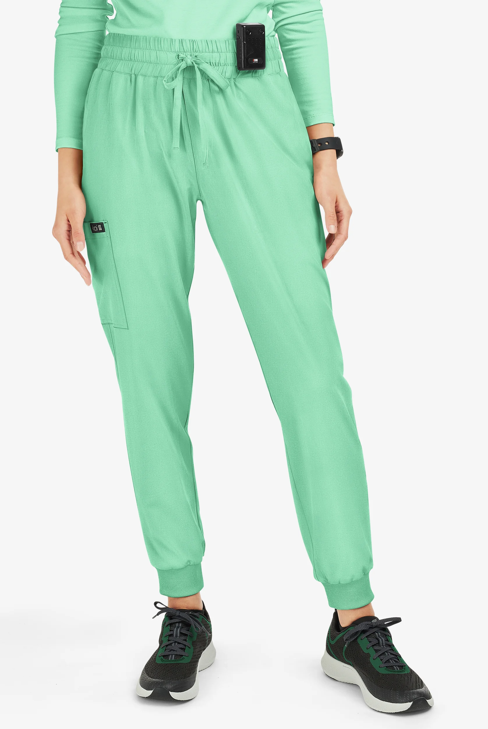 Pantal&oacute;n m&eacute;dico Koi Basics Gemma STRETCH estilo cargo jogger con 5 bolsillos para mujer
