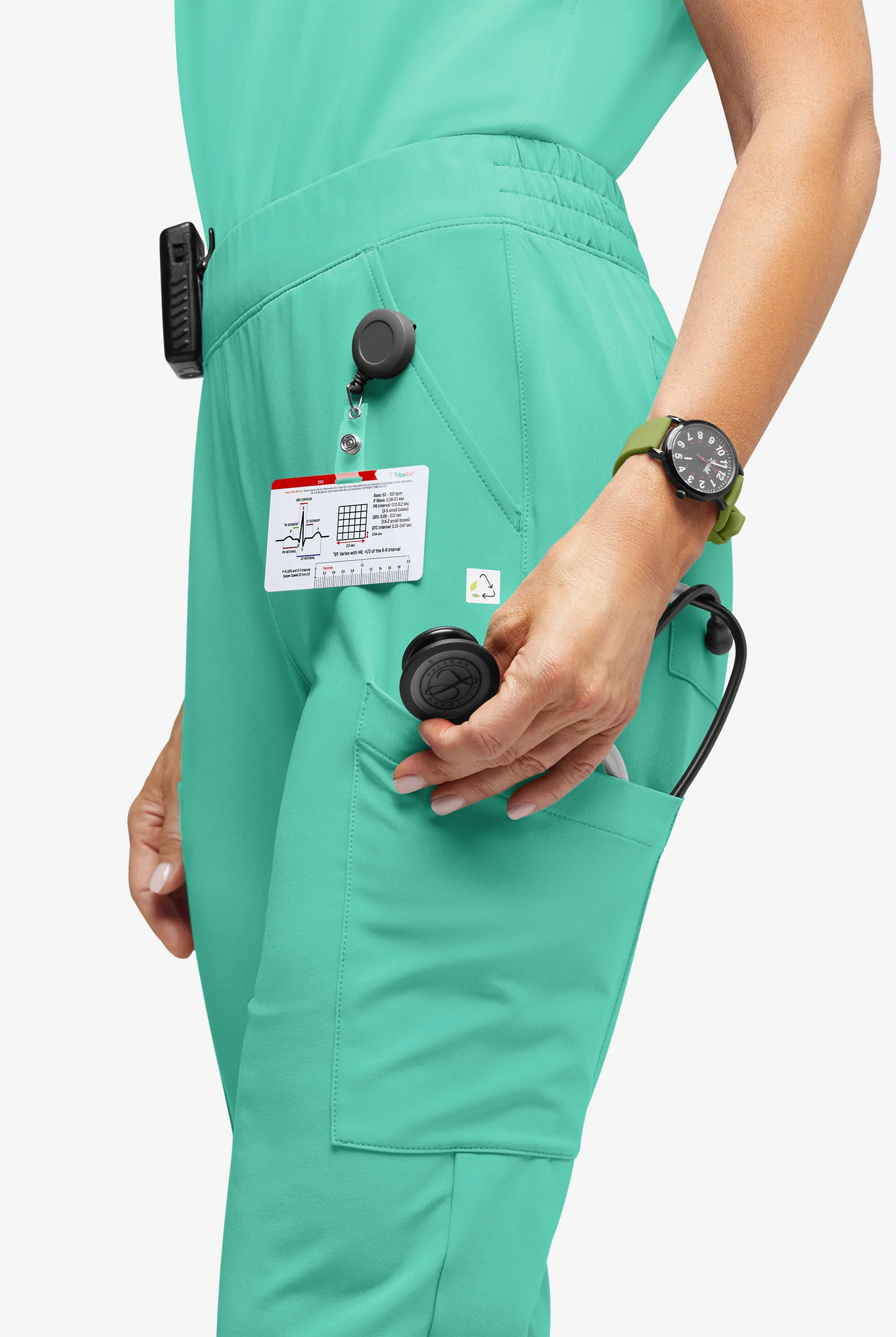 Pantalón médico ReSurge Amber Petite estilo jogger con piernas pitillo y 7 bolsillos para mujer