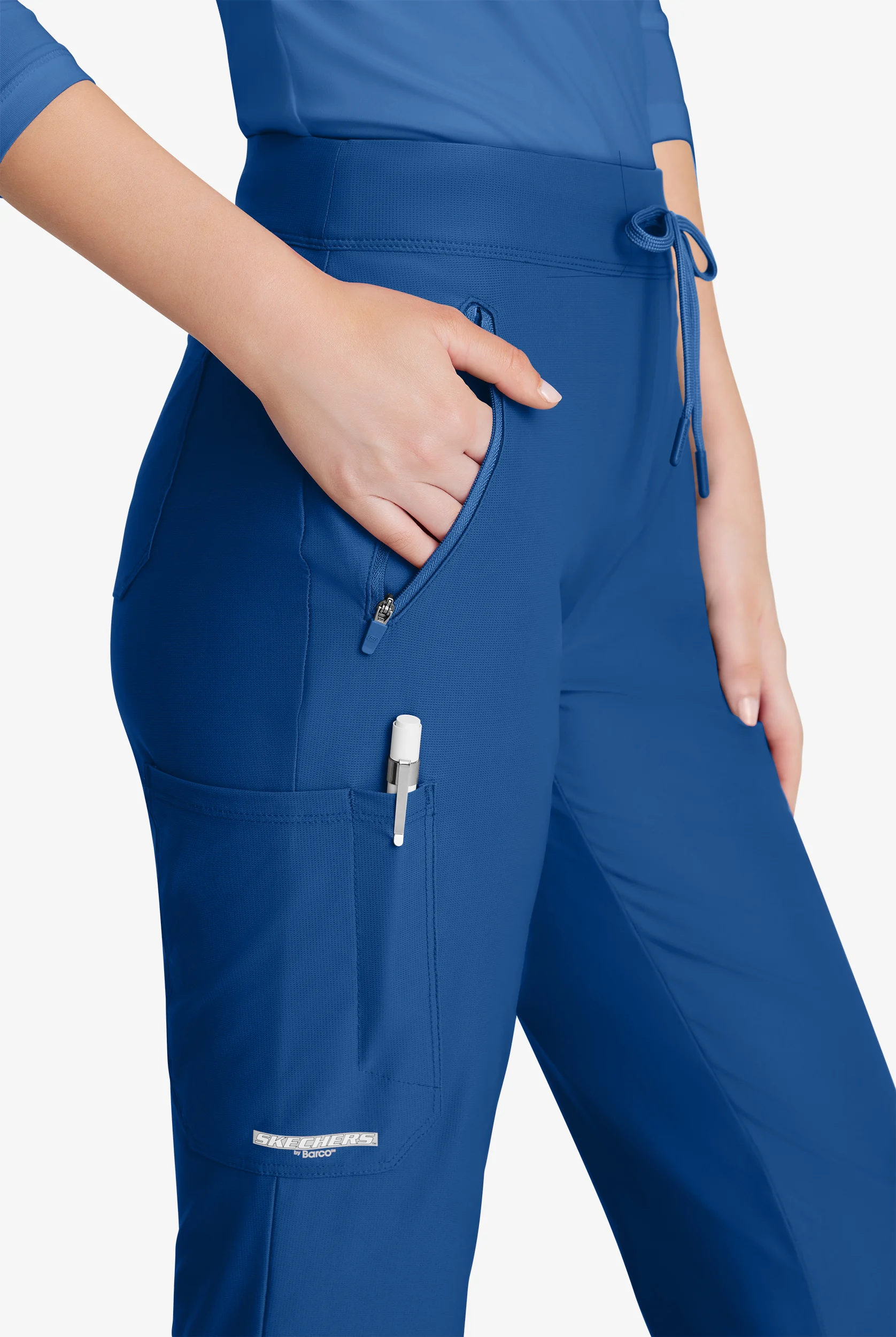 Pantal&oacute;n m&eacute;dico Skechers by Barco Slip-ins Glide STRETCH de corte acampanado con 4 bolsillos para mujer