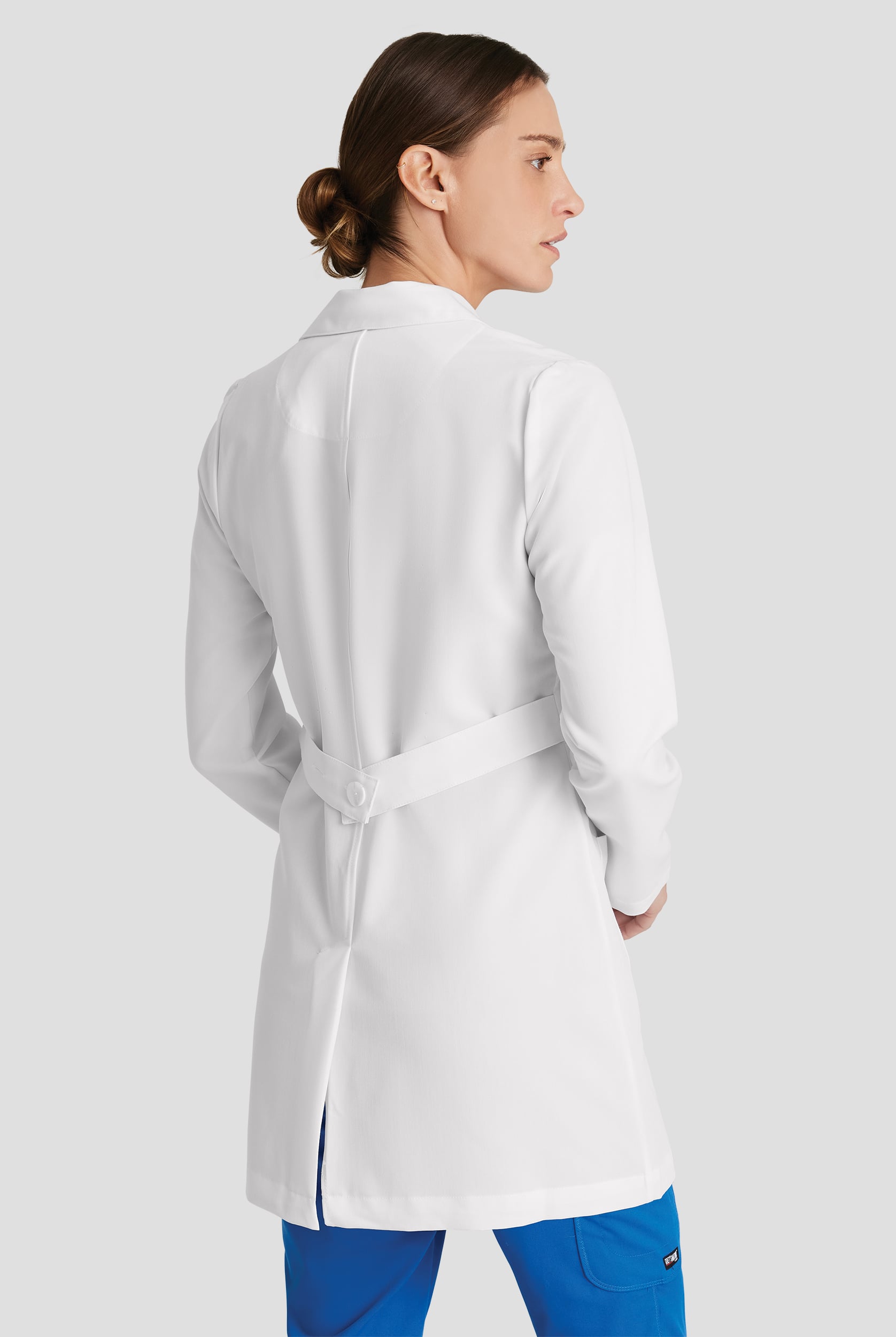 Bata de laboratorio Grey's Anatomy by Barco Signature STRETCH de 32" de largo con 3 bolsillos para mujer