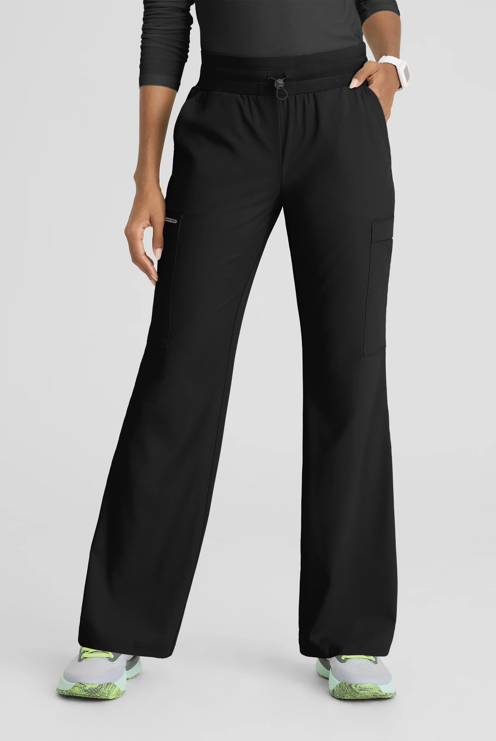 Pantal&oacute;n m&eacute;dico Skechers by Barco MotionTech Explore STRETCH estilo cargo con piernas anchas estilizadas y 5 bolsillos para mujer