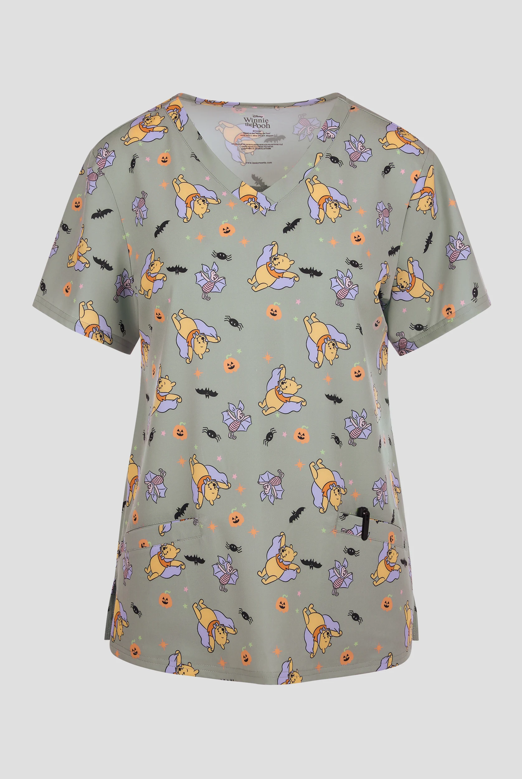Blusa médica estampada Disney's Winnie the Pooh Halloween by Funscrubs STRETCH con cuello en V y 2 bolsillos para mujer