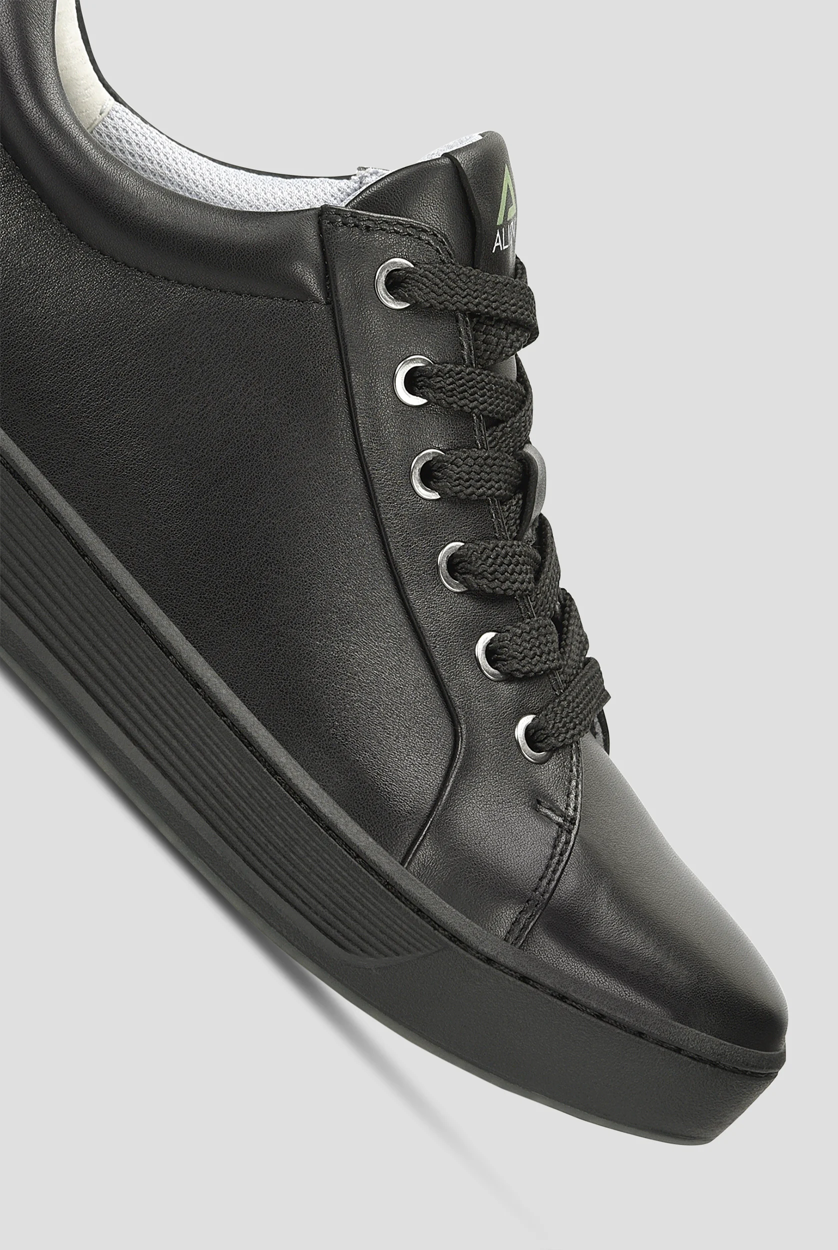 Align™ Men's Tannon Lace-up Slip Resistant Leather Shoes