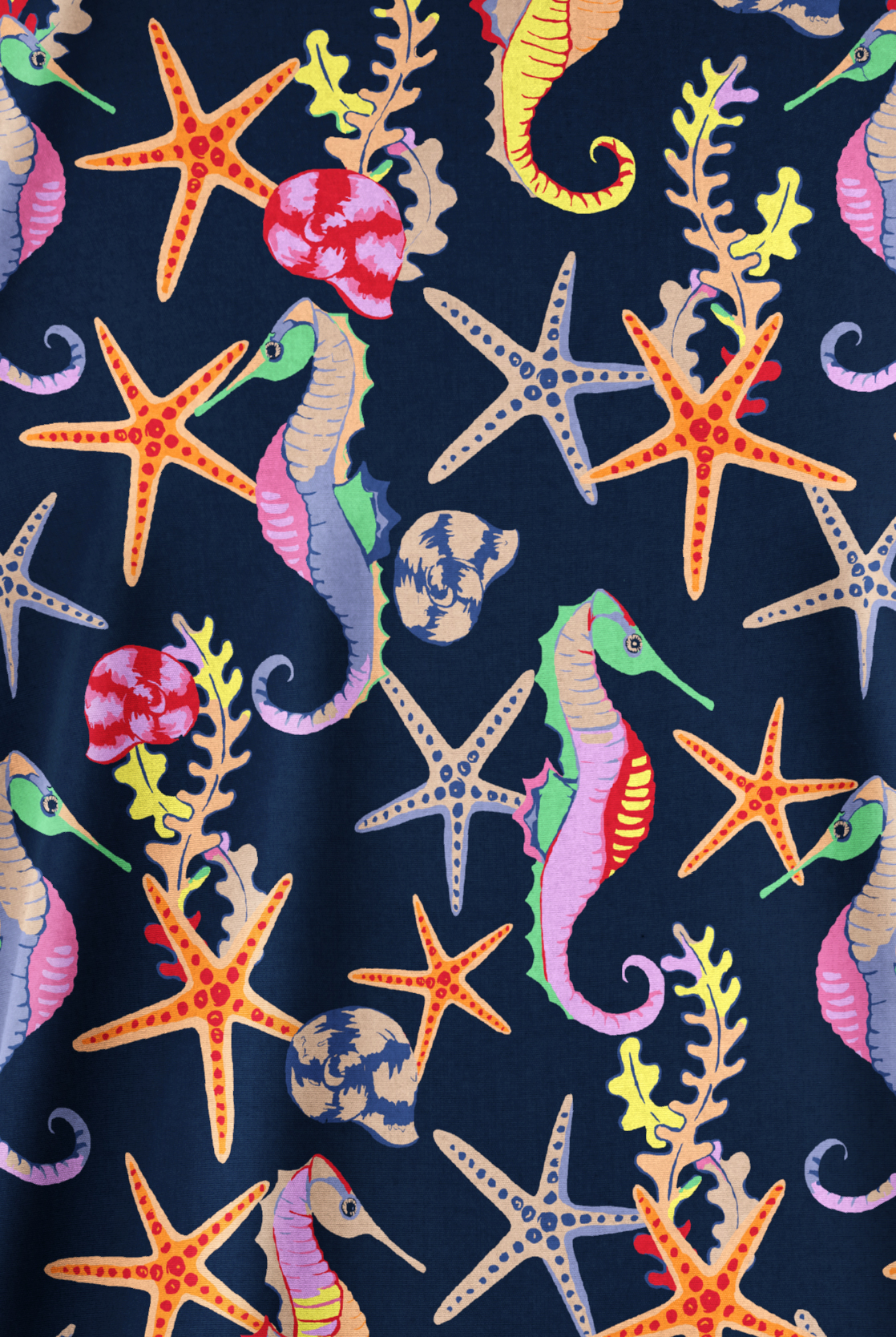 Blusa m&eacute;dica estampada Butter-Soft Originals Seahorse Fantasy Navy con cuello en V y 2 bolsillos para mujer