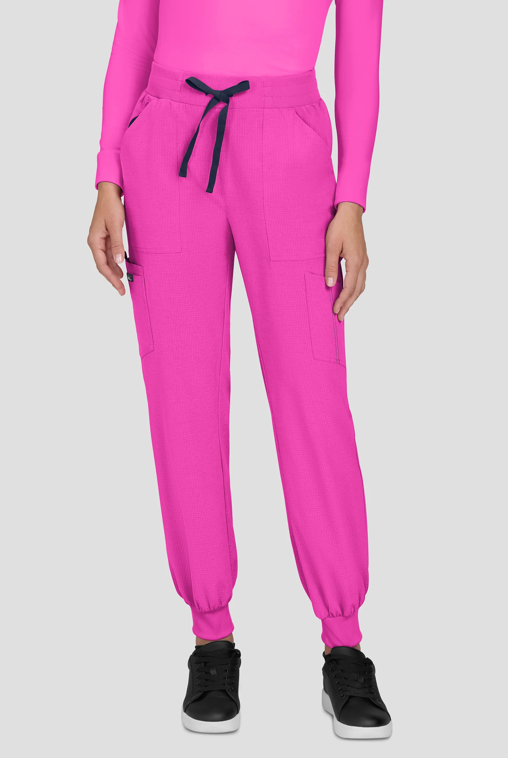 Pantal&oacute;n m&eacute;dico koi Solis Hettie STRETCH Petite estilo cargo jogger con piernas pitillo y 7 bolsillos para mujer