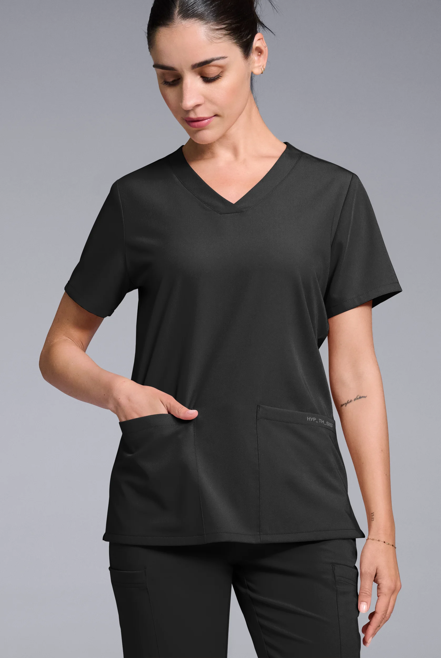 Blusa m&eacute;dica Hypothesis Base con cuello en V y 3 bolsillos para mujer