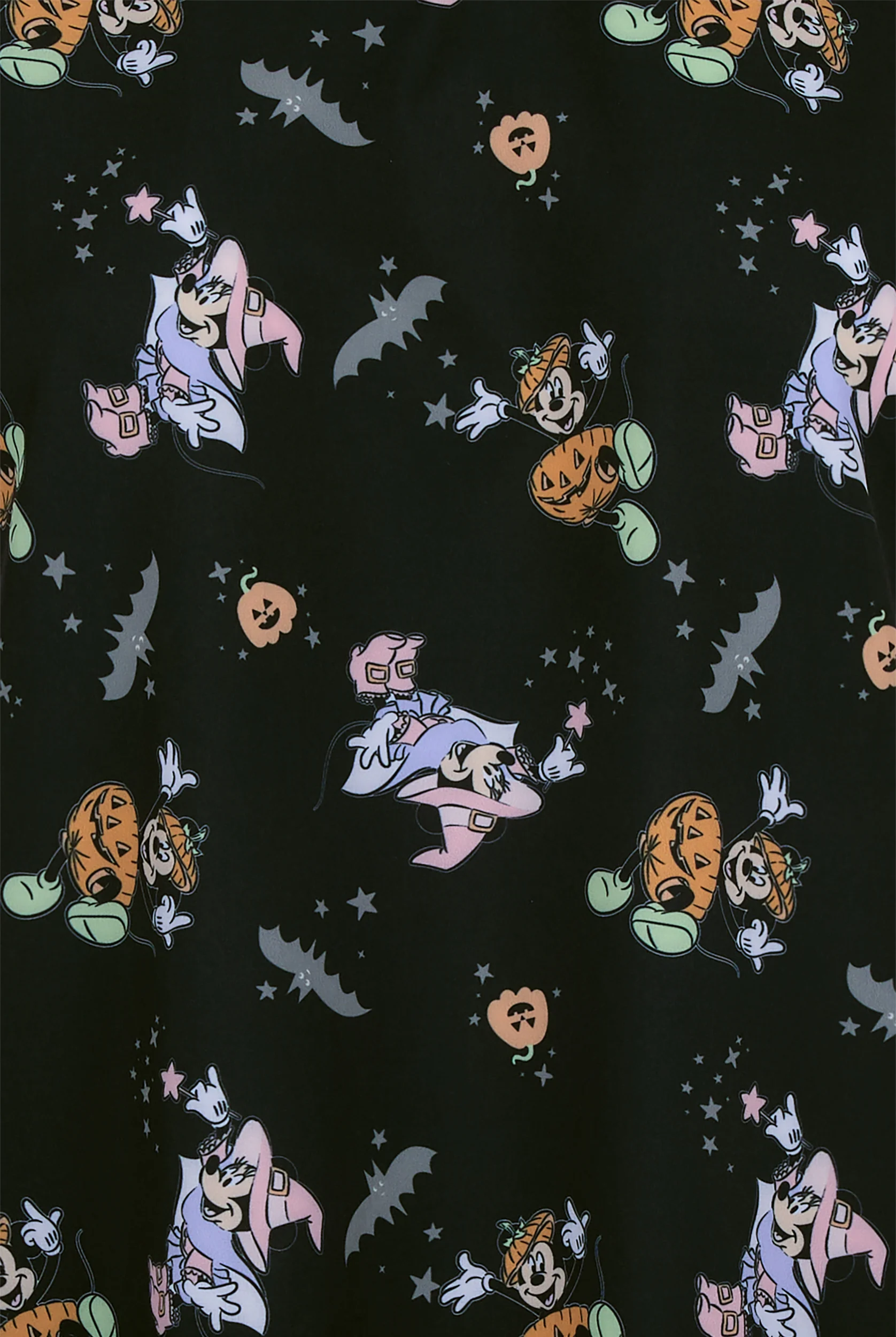 Blusa médica estampada Disney's Mickey Mouse Halloween by Funscrubs STRETCH con cuello en V y 2 bolsillos para mujer