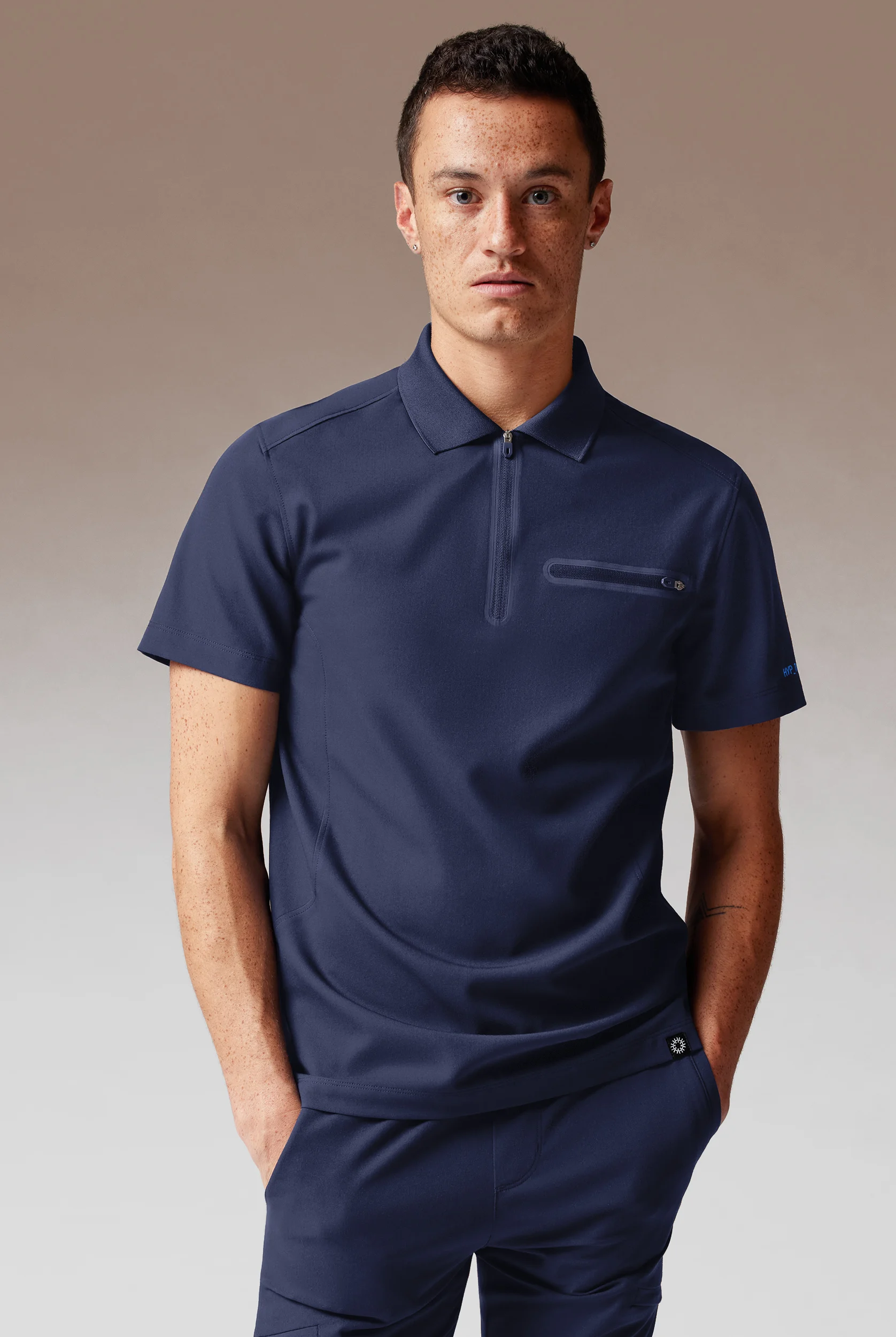 Camiseta médica estilo polo Hypothesis Alpha System con cremallera y 1 bolsillo para hombre