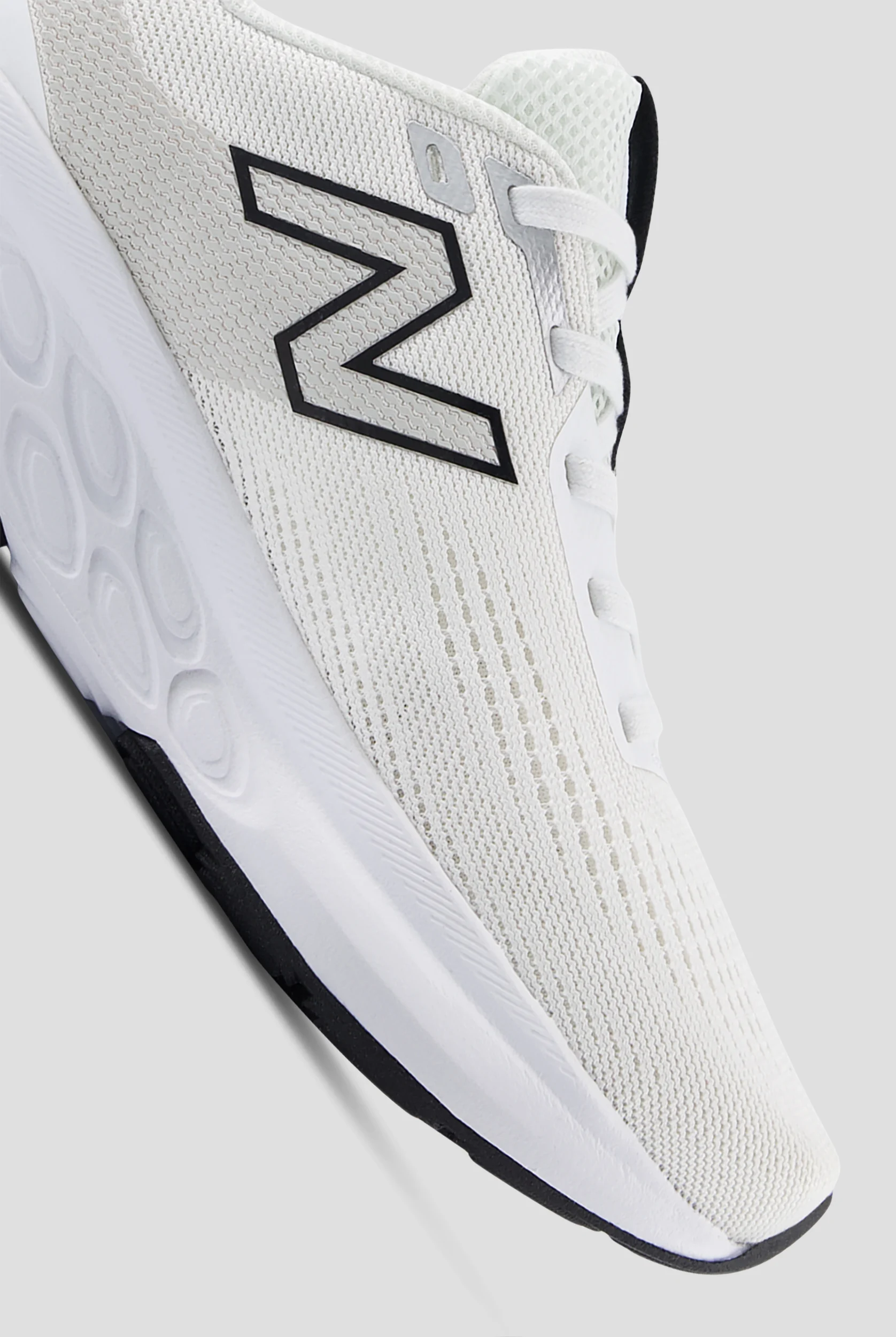 New Balance Women's Fresh Foam 520 NB White/Black Athletic Lace Up Shoes