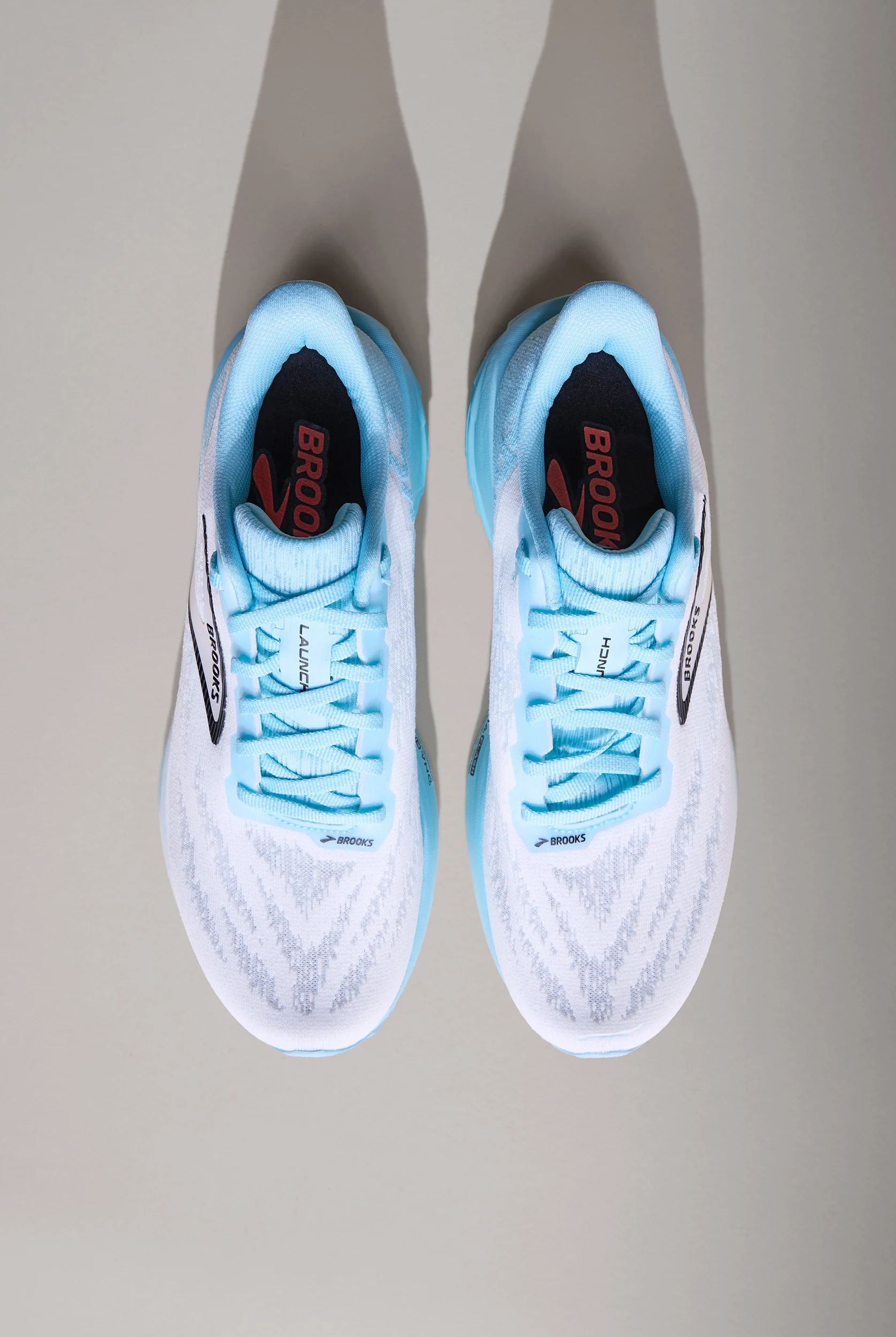 Zapatillas deportivas de enfermería Brooks Launch 11 White/Atomizer/Pink Clay con cordones para mujer